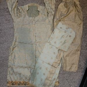 Green Pakistani shalwar kameez